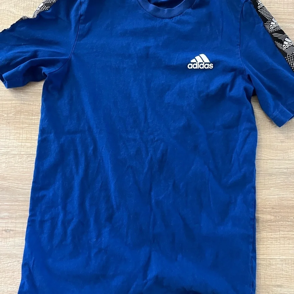 Adidas Essential Tape Shirt Small